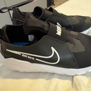 Boys Nike slide on size 5